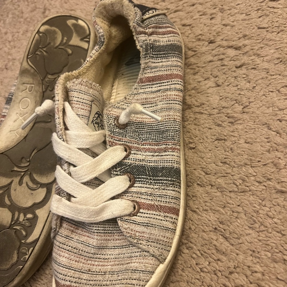Women’s Roxy Shoes size 7 all three pair have great life left - Picture 3 of 4